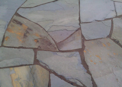 Iregular natural stone pavers - flagstone pattern